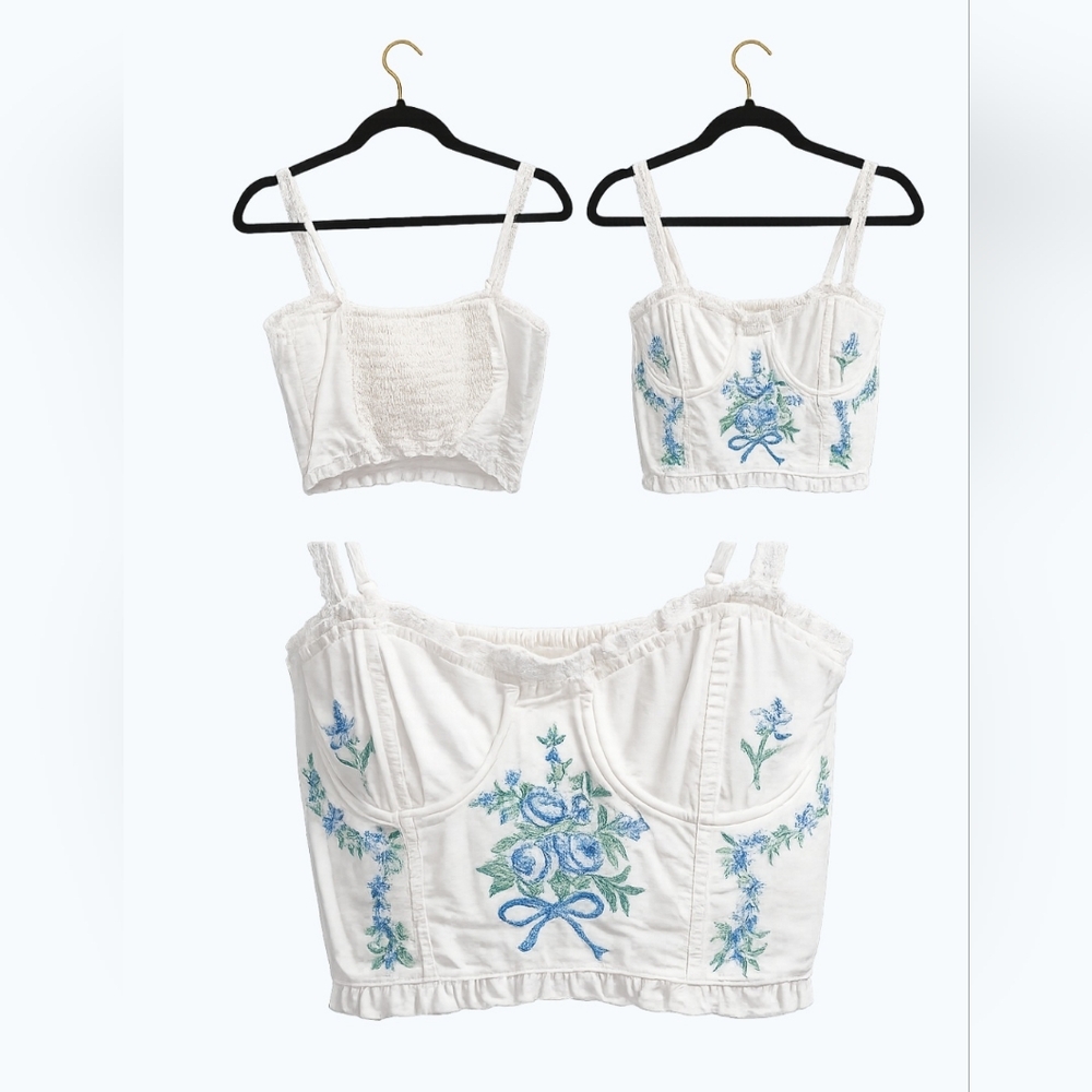 NWT Altr'd State White and Blue Embroidered Crop Top Size Large